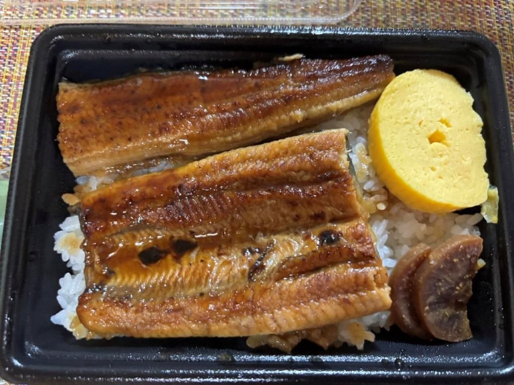 うなぎ蒲焼重と厚焼き玉子のお弁当